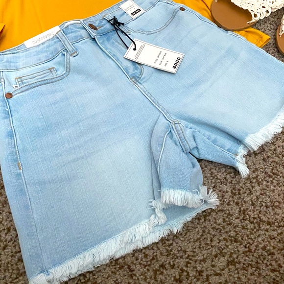 Light wash Judy Blue Shorts - Picture 1 of 4
